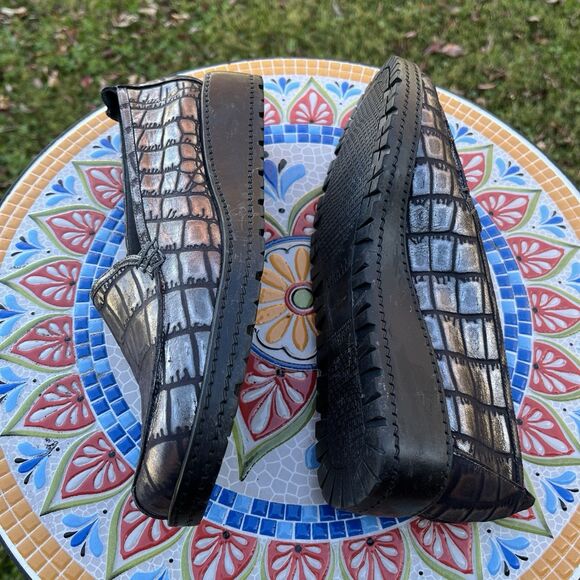 Stuart Weitzman Parker Lift Women's Sz 8.5 M Gray Metallic Croc Embossed Loafer - Picture 6 of 9